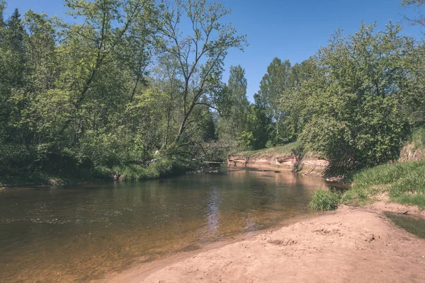 Kalme Rivier Met Reflecties Van Bomen Buurt Van Cesis Letland — Stockfoto