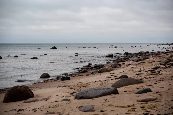 Littoral Rocheux Lettonie Avec Eau Courante Dans Mer Gros Rochers — Photo