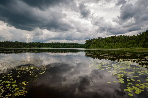 Beautiful Lake Water Reflections Dramatic Storm Clouds — Stock Photo, Image