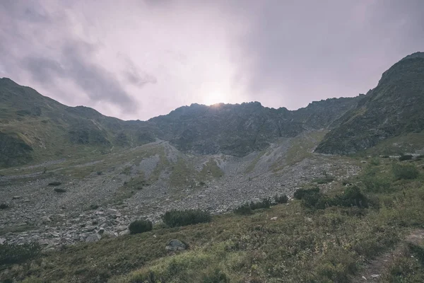 Sentiers Randonnée Rocheux Pour Les Touristes Dans Les Montagnes Carpates — Photo