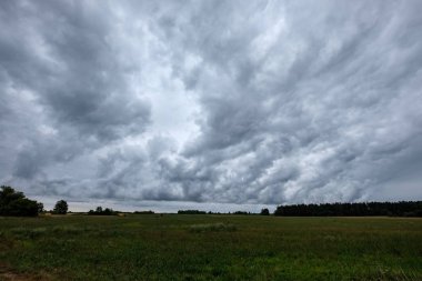 fırtına bulutları kırsal ve alanlar üzerinde şekillendirme