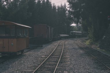 eski günlük ahşap tren ve tren Slovakya pistlerde