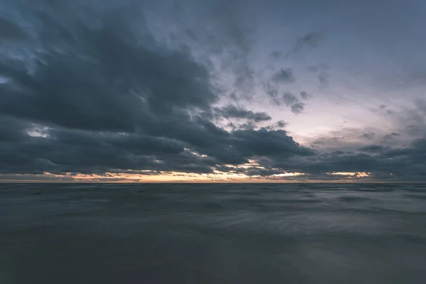 Plage Mer Longue Exposition Avec Des Roches Des Vagues Eau — Photo