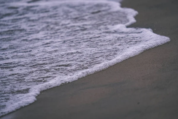 Smutsiga Sandiga Stranden Kväll — Stockfoto