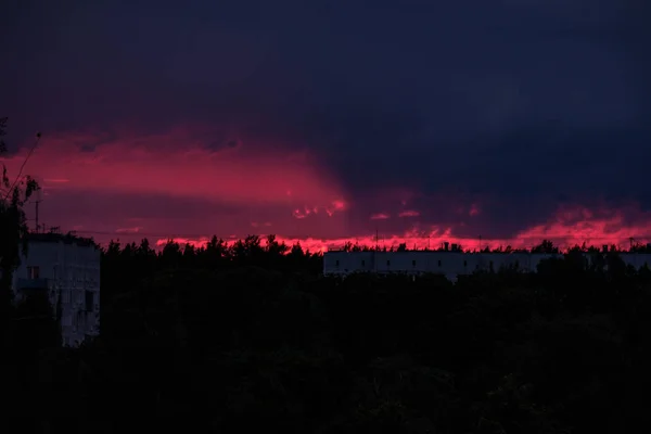 Nubes Tormenta Que Forman Hermoso Cielo Rojo Durante Puesta Del — Foto de Stock