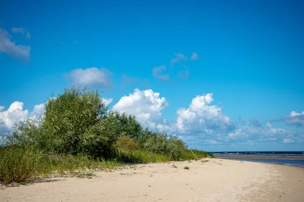 Praia Mar Vazio Primavera Com Céu Azul Nublado — Fotografia de Stock