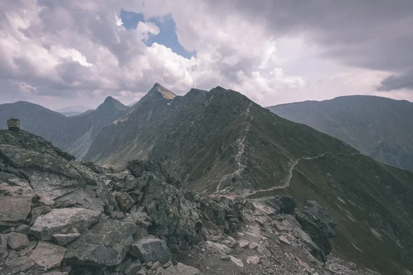 Piękną Panoramą Banikov Szczyt Słowackie Tatry Skalista Krajobraz Burza Pochmurnego — Zdjęcie stockowe