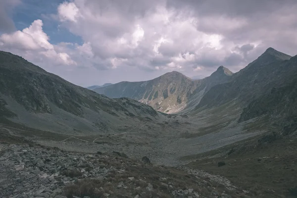 슬로바키아 타트라 Tatra 산에서 Banikov 피크의 상단과 흐린된 빈티지 보기에에서 — 스톡 사진