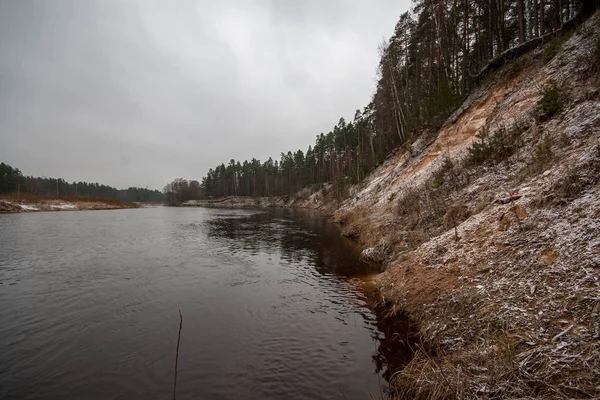 Fiume Gauja Vicino Valmiera Con Scogliere Arenaria Acque Calme All — Foto Stock