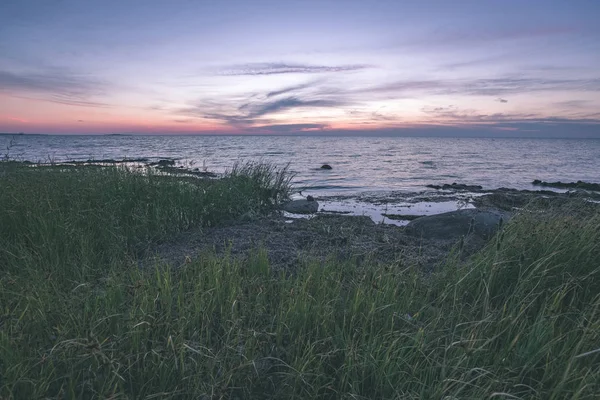 Rot Gesättigte Farben Des Sonnenuntergangs Über Der Ostsee Mit Ruhigem — Stockfoto