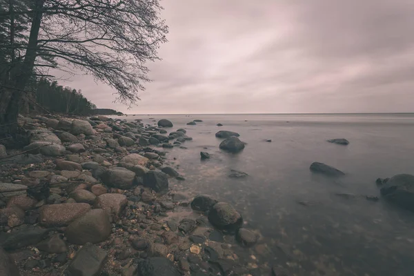 Długa Ekspozycja Morze Plaża Skał Przemywa Fale Wody Teksturą Obrazu — Zdjęcie stockowe