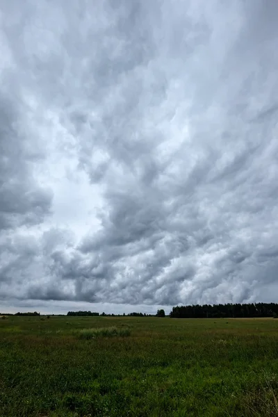 Storm Clouds Vormen Het Platteland Velden — Stockfoto