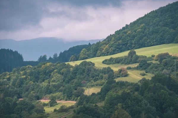 Hermoso Horizonte Montañoso Occidental Los Cárpatos Tatra Con Campos Verdes — Foto de Stock