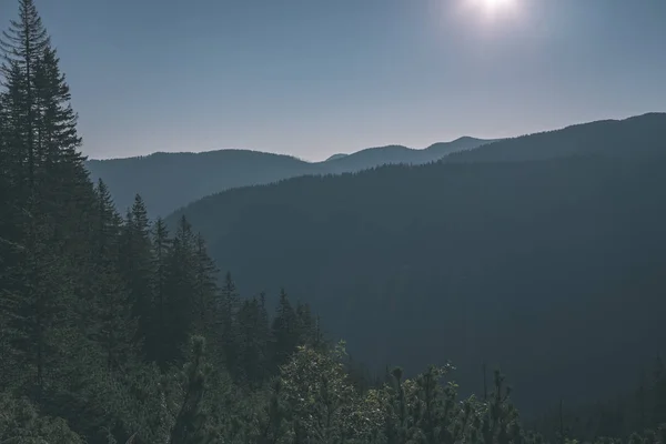 Beautiful Misty Sunrise Slovakian Tatra Mountains Light Lanes Fog Dark — Stock Photo, Image