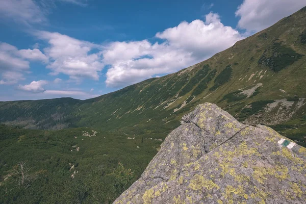 Rocky Turistických Stezek Pro Turisty Karpatech Západních Tatrách Slovensku Jasné — Stock fotografie