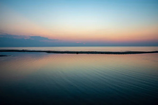 Kalme Blauwe Zonsondergang Helder Water Oostzee Minimalistisch Beeld Met Rechte — Stockfoto