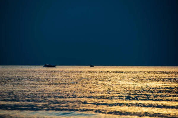 Calmo Pôr Sol Azul Sobre Água Clara Mar Baltico Imagem — Fotografia de Stock