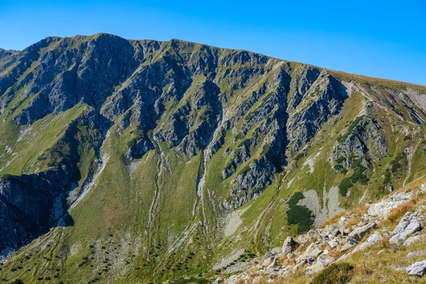 Uzak Dağ Çekirdek Slovakya Tatra Mountain Parkurları Mavi Gökyüzü Yeşil — Stok fotoğraf
