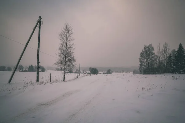 Schnee Und Eisbedeckte Straße Winter Mit Reifenspuren Vintage Retro Look — Stockfoto