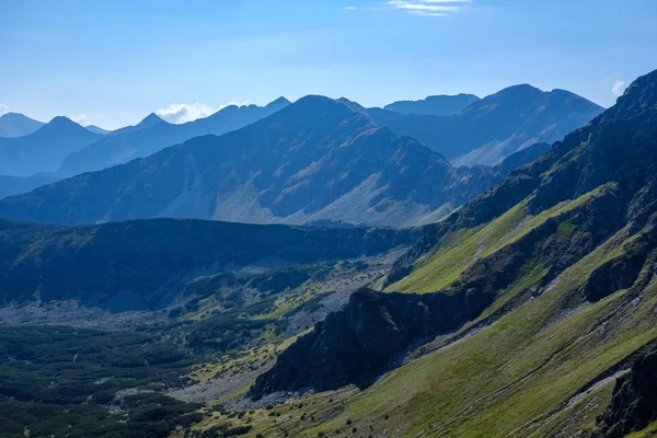 Núcleos Montañosos Distantes Niebla Eslovaquia Senderos Montañosos Tatra Claro Día — Foto de Stock