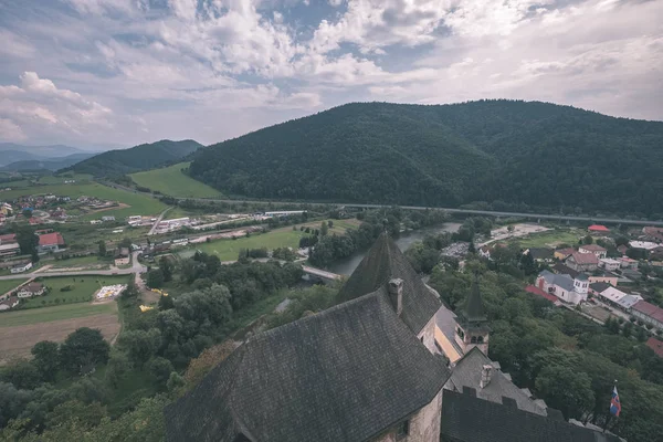 Χώρα Στις Στέγες Χωριό Στη Σλοβακία Βουνά Στο Φόντο — Φωτογραφία Αρχείου