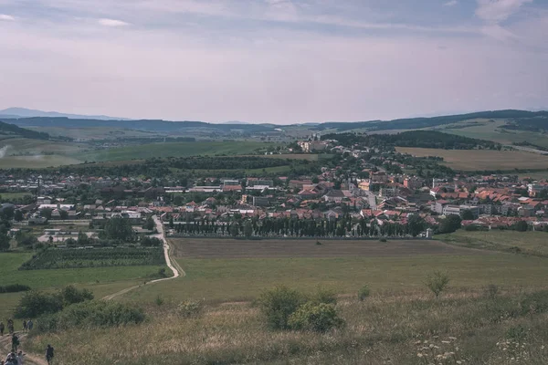 Telhados Aldeia Rural Eslováquia Com Montanhas Fundo Look Retro Vintage — Fotografia de Stock