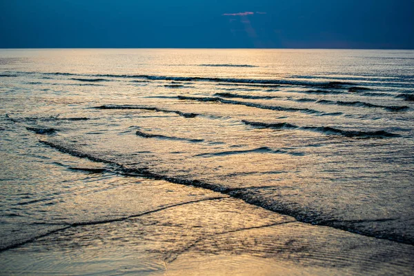 Calmo Tramonto Blu Acque Limpide Nel Mare Baltico Immagine Minimalista — Foto Stock