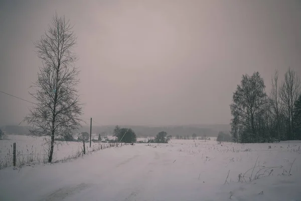 Neve Gelo Estrada Coberta Campo Inverno Com Faixas Pneus Look — Fotografia de Stock