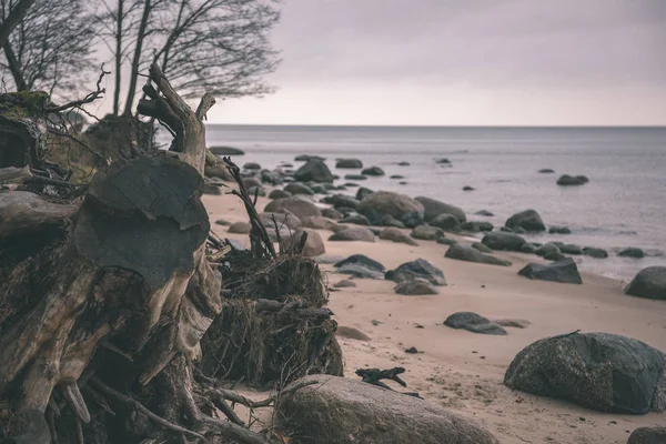 Felsige Küste Lettland Mit Fließendem Wasser Meer Und Großen Felsen — Stockfoto