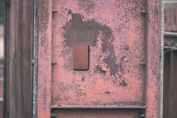 Alte Rote Metallbrücke Über Das Wasser Rostige Details Und Nahaufnahmen — Stockfoto