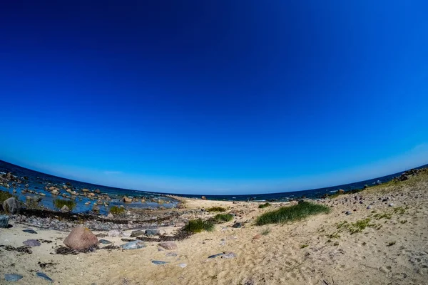 Panoramautsikt Til Stranden Sommeren Med Steiner Planter Rent Vann Solfylte – stockfoto