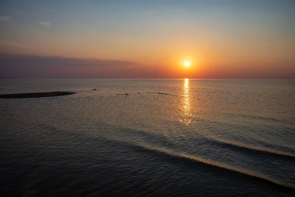 Drammatico Rosso Arancio Colorato Tramonto Sul Mare Calmo Estate Con — Foto Stock