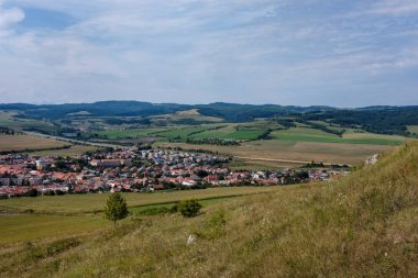 Slovakya ülke köyü rooftops arka planda dağlar