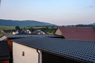 Slovakya ülke köyü rooftops arka planda dağlar