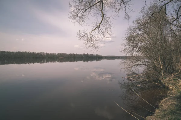 Φυσικό Σώμα Του Νερού Λιμνούλα Τις Αντανακλάσεις Από Δέντρα Και — Φωτογραφία Αρχείου