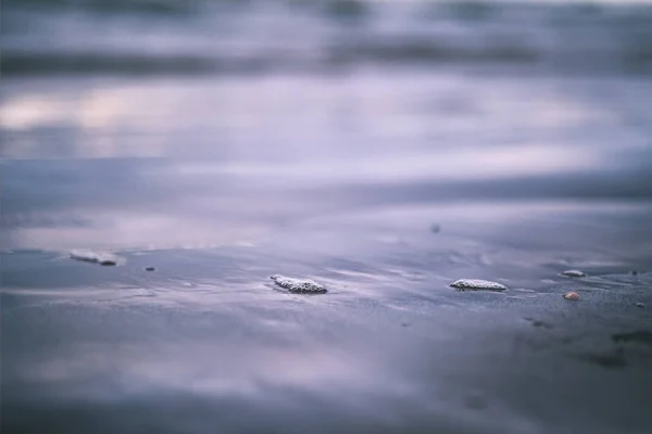 Storm Wolken Boven Zee Kleine Golven Schoon Wit Zand Strand — Stockfoto