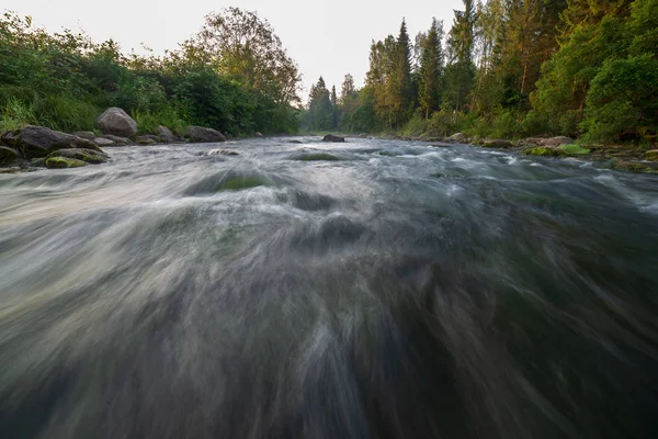 Ruisseau Eau Dans Rivière Amata Lettonie Avec Des Falaises Grès — Photo