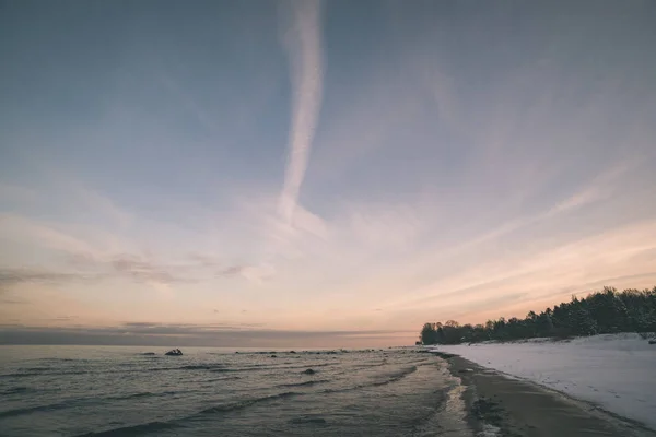 Bevroren Zee Strand Met Sneeuw Bij Avond — Stockfoto