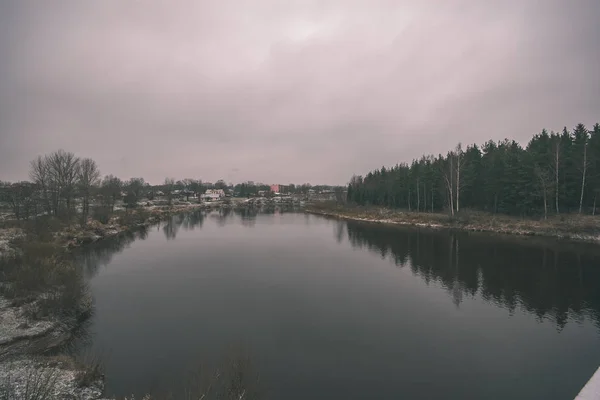 Río Gauja Cerca Valmiera Con Acantilados Arenisca Aguas Tranquilas Principios —  Fotos de Stock