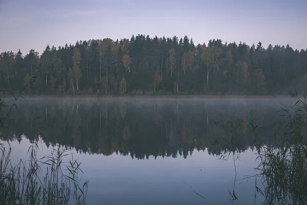 Coucher Soleil Coloré Sur Lac Avec Des Reflets Eau Des — Photo