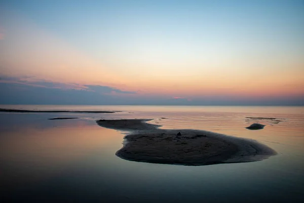 Спокойный Синий Закат Над Чистой Водой Балтийском Море Минималистичное Изображение — стоковое фото