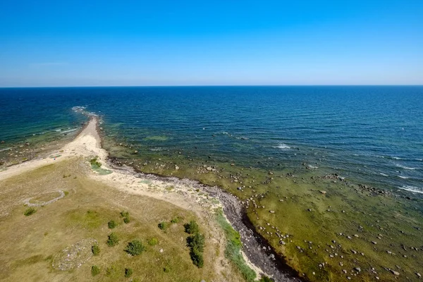 Deniz Plaj Kayalar Ile Görünümünü Kenarı — Stok fotoğraf