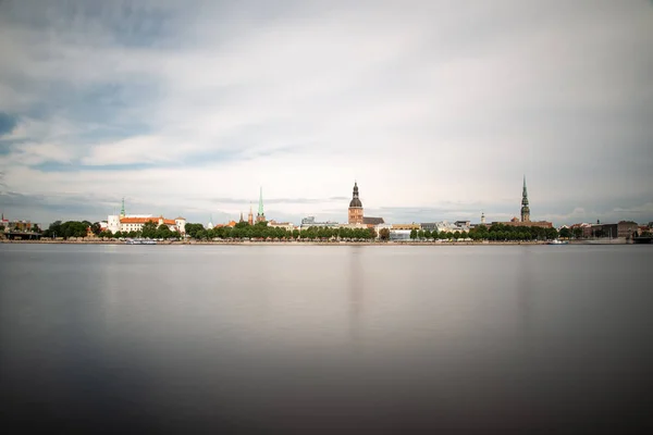 Cidade Riga Capital Letônia Vista Panorâmica Com Rio Daugava Ponte — Fotografia de Stock