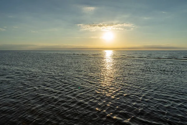 Pôr Sol Colorido Nascer Sol Mar Com Cores Brilhantes Nuvens — Fotografia de Stock