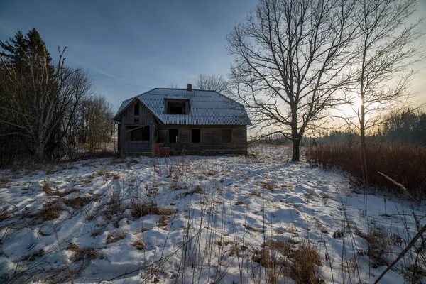 eski ahşap kırsal ev mimarisi detayları ve inşaat elemanları