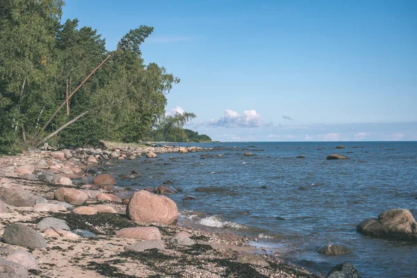 Prázdné Pláže Kameny Slunci — Stock fotografie