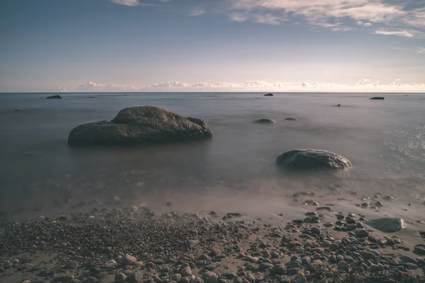 Playa Guijarros Soleada Campo Letonia — Foto de Stock