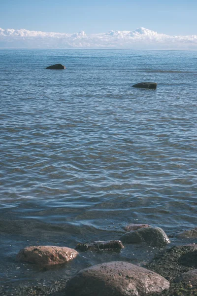 Скалы Морской Пейзаж Солнечном Свете Солнечный День — стоковое фото