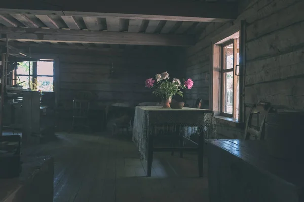 Interior Vieja Choza Madera Luz Del Día — Foto de Stock