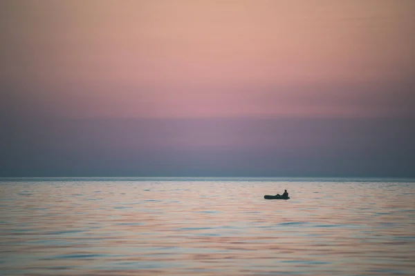 Colorful Sunset Calm Sea Bright Colors Fisherman Boat Background — Stock Photo, Image